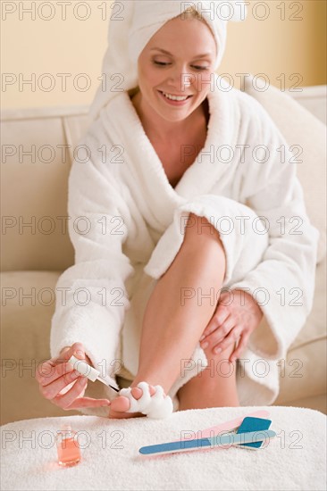 Woman painting toenails. Photo : Rob Lewine