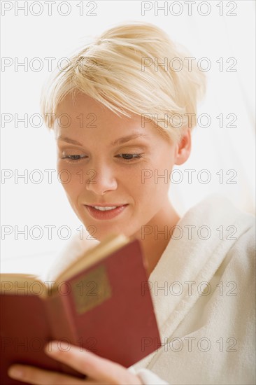 Woman reading book. Photo : Rob Lewine