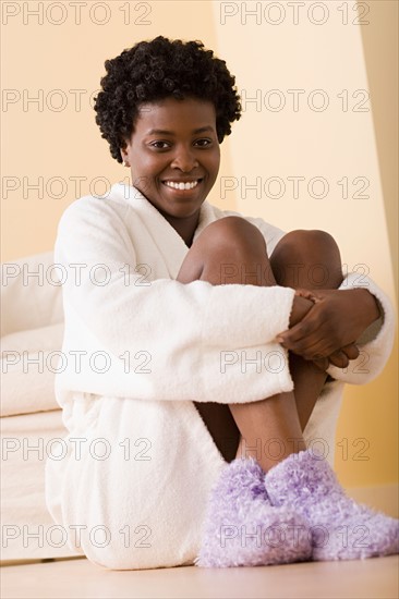 Woman sitting on floor. Photo : Rob Lewine