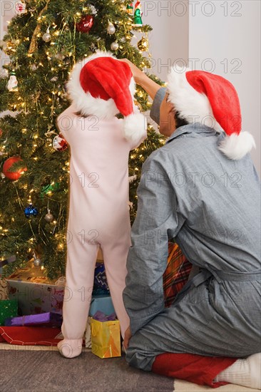 Father and daughter at Christmas tree. Photo : Rob Lewine