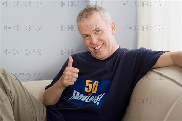 Portrait of man with thumb up. Photo : Rob Lewine