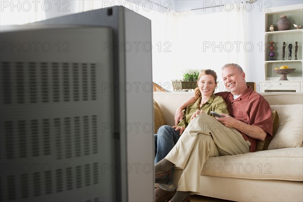 Portrait of couple watching tv. Photo : Rob Lewine