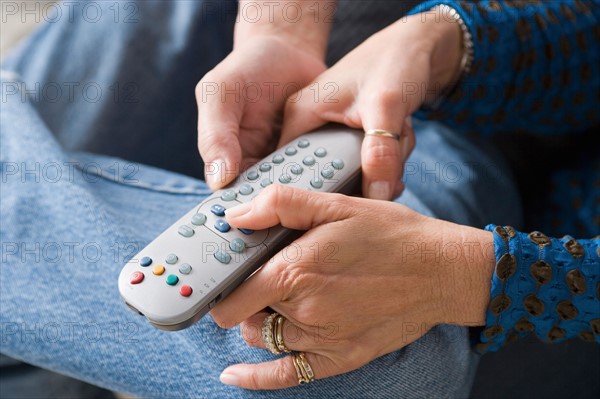 Couple fighting for remote control. Photo : Rob Lewine