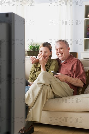 Older couple watching tv. Photo : Rob Lewine