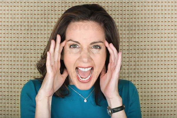 Portrait of screaming woman. Photo : Rob Lewine