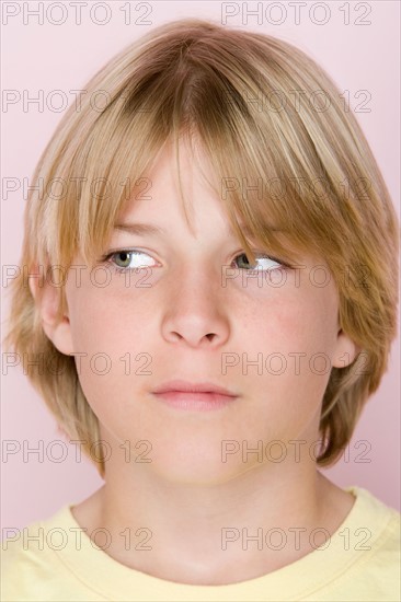 Studio shot portrait of teenage boy looking away, close-up. Photo : Rob Lewine