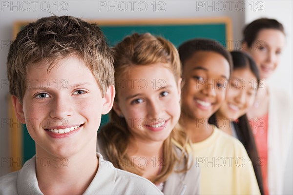 Group of schoolchildren posing together. Photo : Rob Lewine