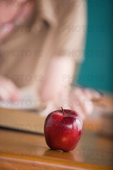 Close-up view of red apple. Photo : Rob Lewine