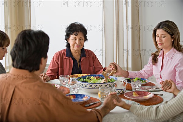 Family praying before meal. Photo : Rob Lewine