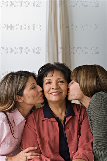 Women in three generation family. Photo : Rob Lewine