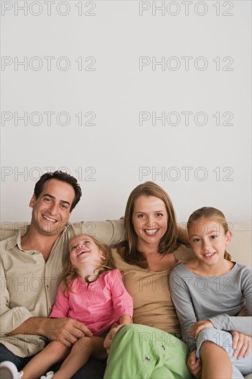 Smiling family with two daughters (8-9, 12-13). Photo : Rob Lewine