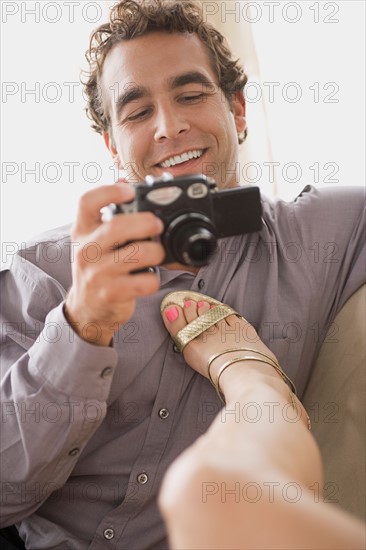 Man taking picture of his girlfriend. Photo : Rob Lewine