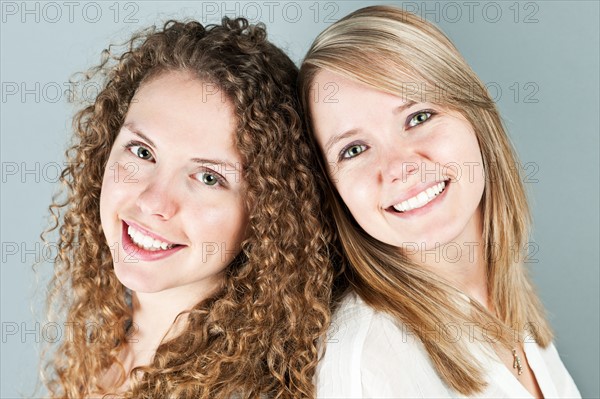 Studio portrait of two young women. Photo : Elena Elisseeva