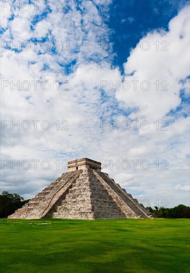 Mexico, Yucatan, Chichen Itza. Mayan ruins.