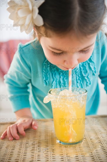 Small girl (4-5 years) drinking juice with straw. Photo : Jamie Grill