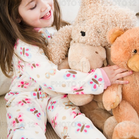 Small girl  (4-5 years) playing with puppets. Photo : Jamie Grill