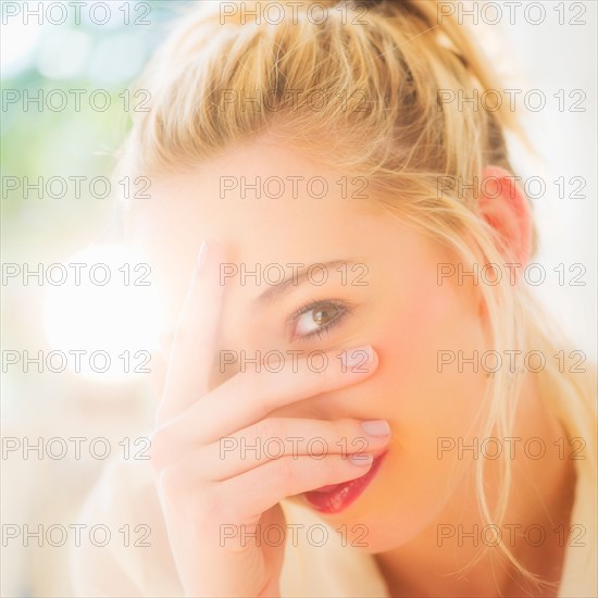 Portrait of smiling young woman with blonde hair. Photo : Daniel Grill