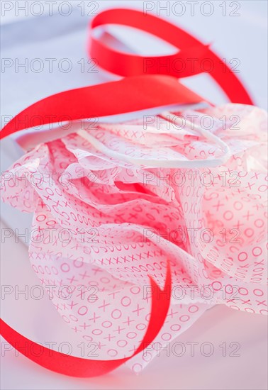 Close up of Valentine's Day decorations, studio shot. Photo : Daniel Grill