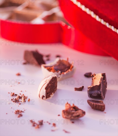 Close up of Valentine's Day chocolates, studio shot. Photo : Daniel Grill