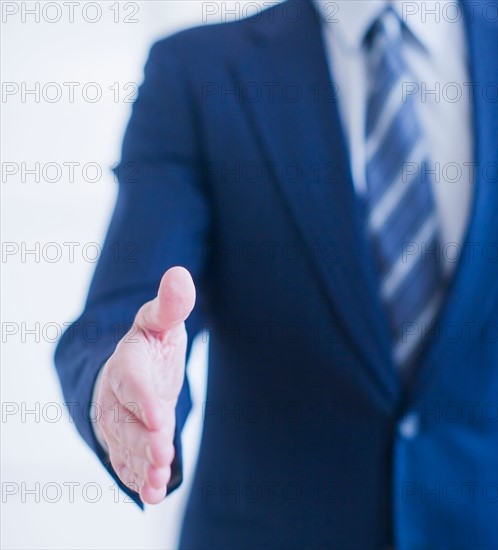 Businessman waiting to shake hands. Photo : Daniel Grill