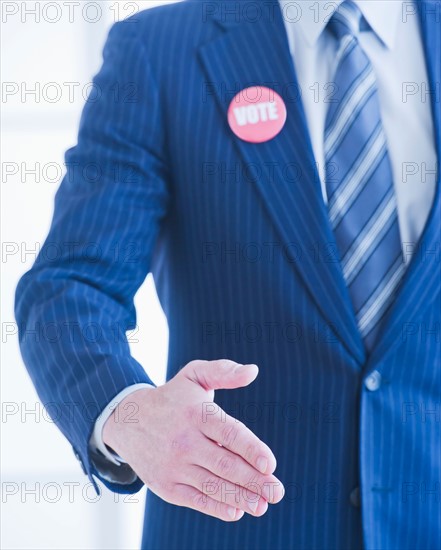 Vote pin on man's lapel. Photo : Daniel Grill