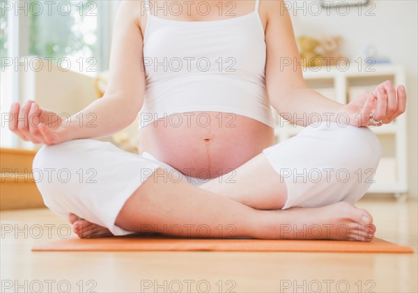 Pregnant woman practicing yoga. Photo : Daniel Grill