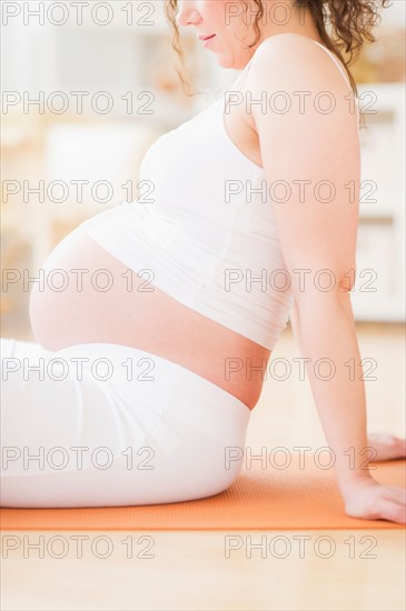 Pregnant woman practicing yoga. Photo : Daniel Grill