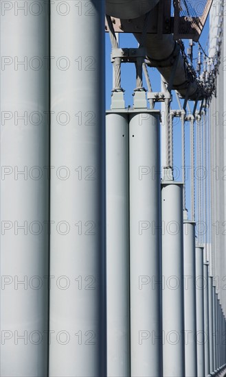 USA, New York, New York City. Bridge support. Photo : fotog