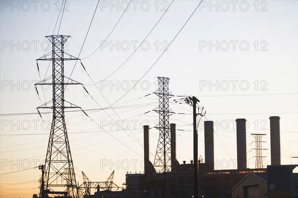 USA, New York, New York City. Power plant and pylons. Photo : fotog