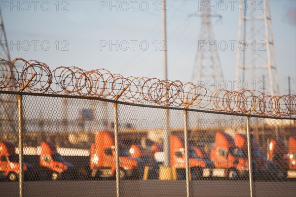 USA, New York, New York City. Wire mesh in car park. Photo : fotog