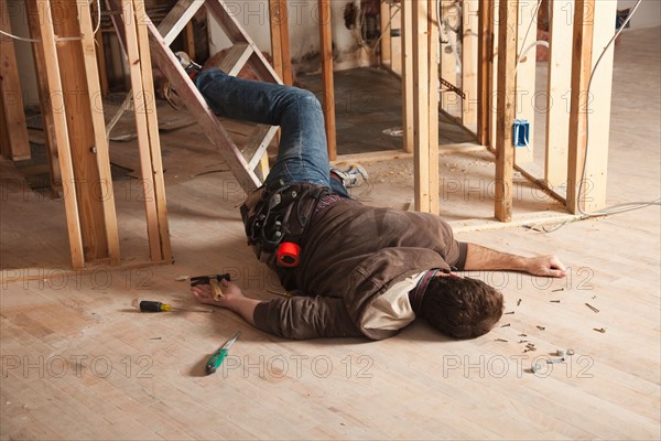 Handyman falling of ladder. Photo : DreamPictures