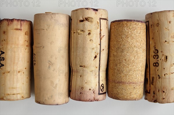 Studio shot of wine corks. Photo : Winslow Productions