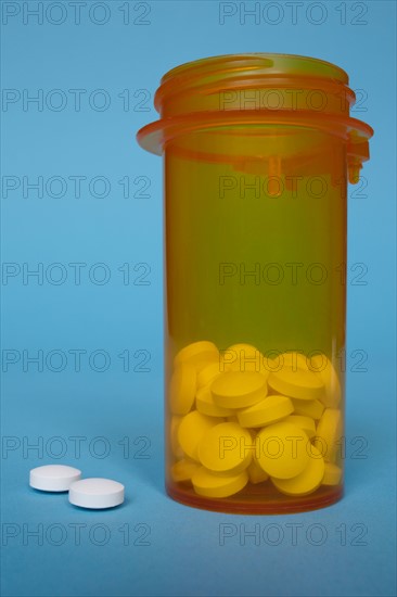 Studio shot of pill bottle. Photo : Winslow Productions