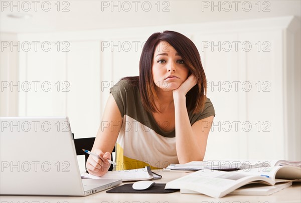 Portrait of young woman learning at home. Photo : Mike Kemp