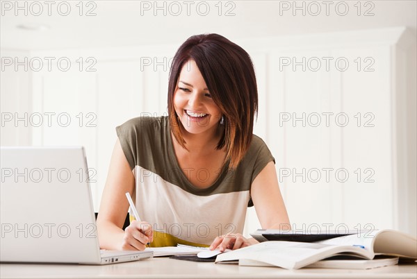 Portrait of young woman learning at home. Photo : Mike Kemp