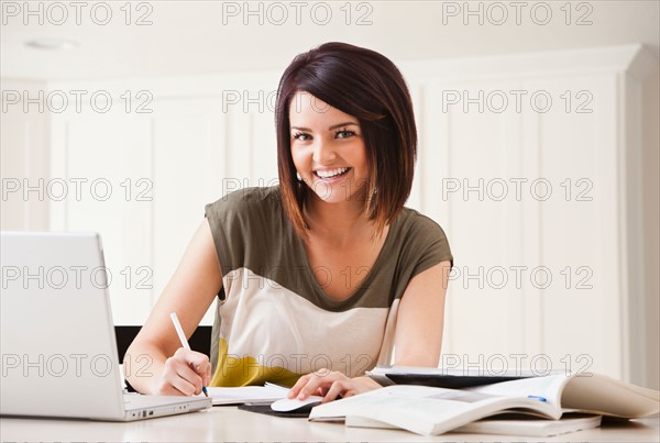 Portrait of young woman learning at home. Photo : Mike Kemp