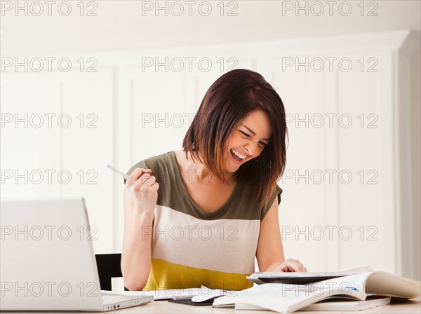 Portrait of young woman learning at home. Photo : Mike Kemp