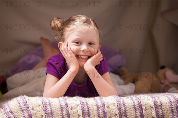 Portrait of happy girl (4-5). Photo : Mike Kemp