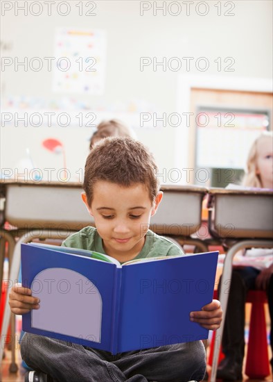 Children (4-5, 6-7) at school. Photo : Mike Kemp