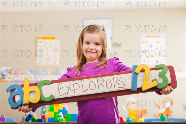 Portrait of schoolgirl (4-5). Photo : Mike Kemp