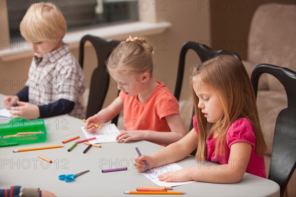 Children (4-5) drawing in kindergarten. Photo : Mike Kemp