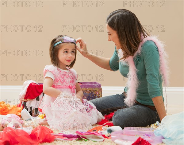 Mother with her daughter (4-5) dressed up as princess. Photo : Mike Kemp