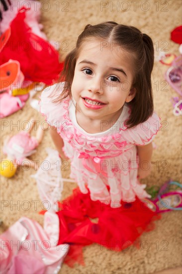 Overhead view of girl (4-5) in fancy dress costume. Photo : Mike Kemp