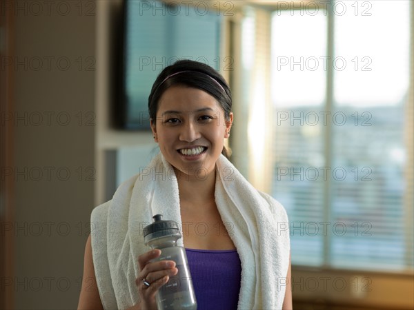 Portrait of Young woman exercising at home. Photo : Dan Bannister