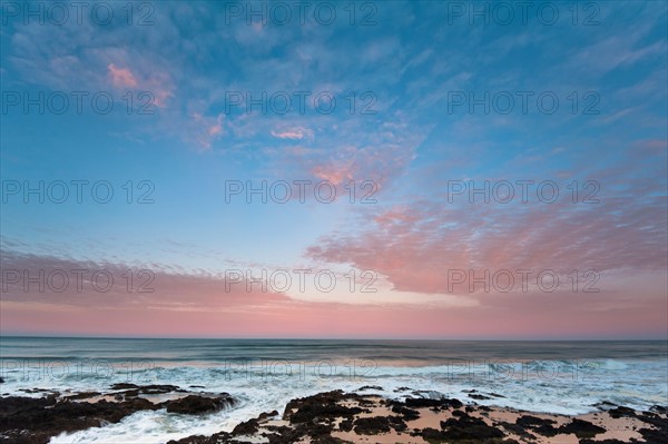 USA, Oregon, Lincoln County. View of Cape Perpetua at sunrise. Photo : Gary Weathers