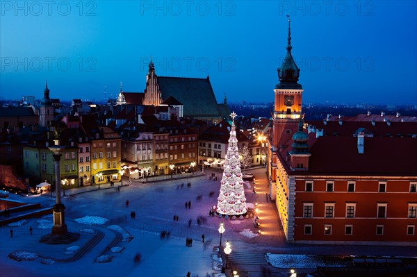 Poland, Warsaw. Castle Square, Sigismund's Column and Royal Castle in Christmas time. Photo : Henryk Sadura