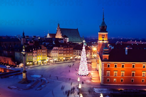 Poland, Warsaw. Castle Square, Sigismund's Column and Royal Castle in Christmas time. Photo : Henryk Sadura