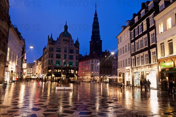 Denmark, Copenhagen. Street scene at dusk. Photo : Henryk Sadura