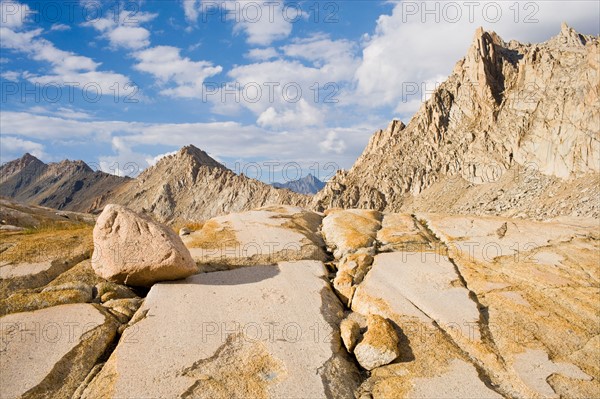 USA, California, Sequioa National Park. Sequoia National Park, Rock formations. Photo : Noah Clayton