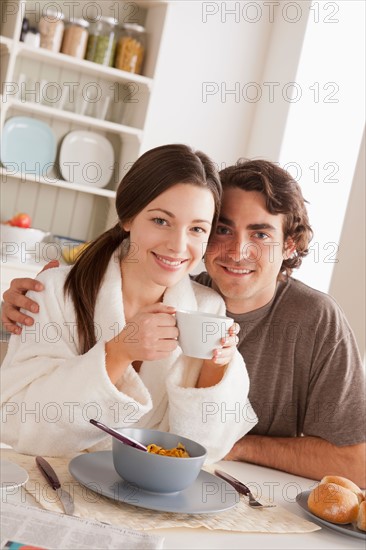 Portrait of young couple at breakfast. Photo : Rob Lewine